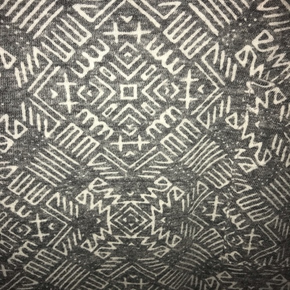 Grey and white pattern Lularoe Carly EUC - Picture 2 of 4